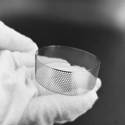 カスタマイズされた材料を使用したフォトケミカルエッチングマイクロ穿孔メッシュ